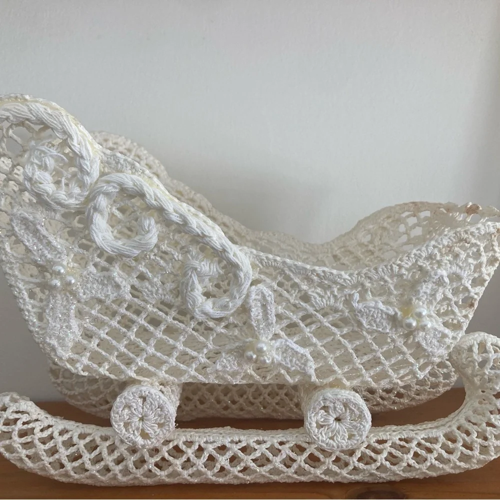 Vtg Crochet Sleigh With Presents Christmas Table Decor Home Winter Frost